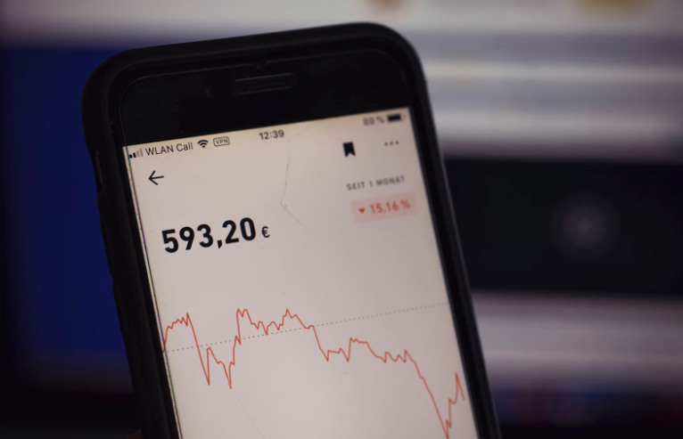 From Free Spins to Wall Street: What Gamers Can Learn About Risk and Reward